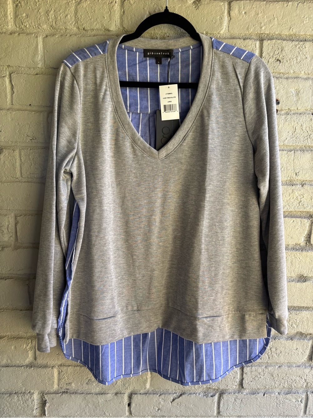 Gibsonlook NWT Sz L Ladies V-Neck Pullover Gray sweatshirt front  & Blue Stripe